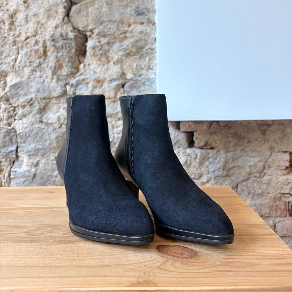 Bottine à talon noir