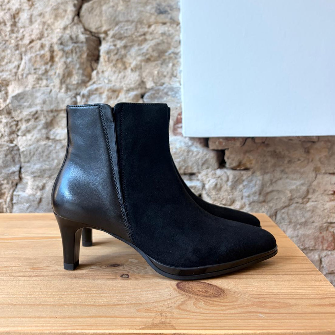 Bottine à talon noir